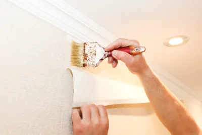 Pose de papier peint à la Trinité — revêtements muraux et toiles de verre